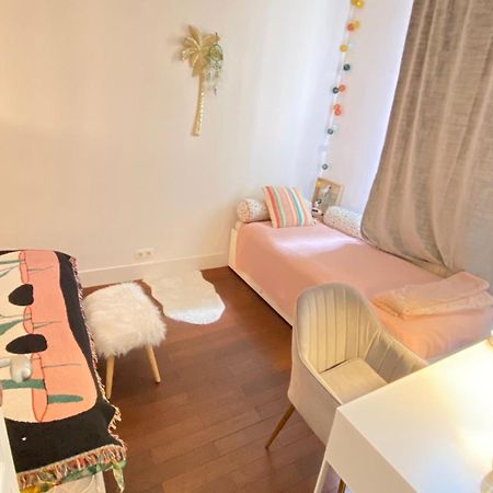 Villa Lepic, Luxury Flat In Montmartre With Private Terrasse-Appartement Entier Paris Luaran gambar